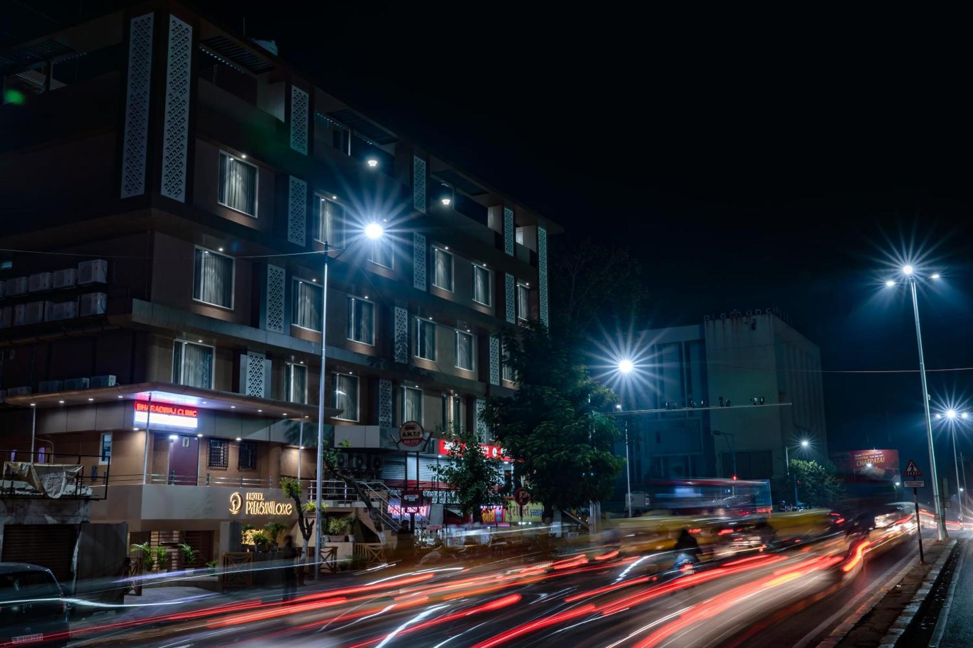 Hotel Pleasant Lake Αχμπανταμπάντ Εξωτερικό φωτογραφία