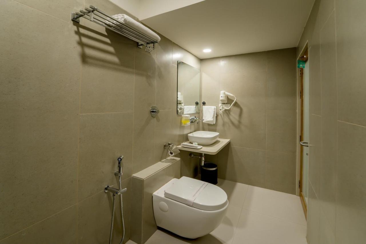 Hotel Pleasant Lake Αχμπανταμπάντ Εξωτερικό φωτογραφία
