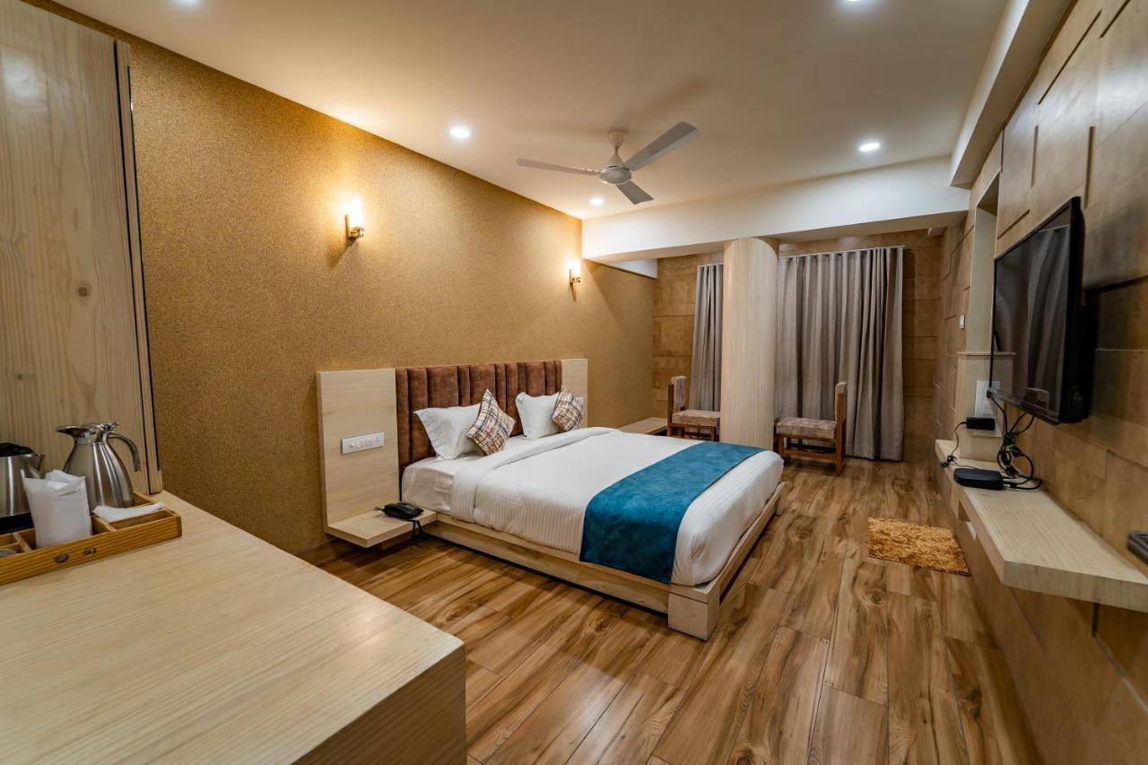 Hotel Pleasant Lake Αχμπανταμπάντ Εξωτερικό φωτογραφία