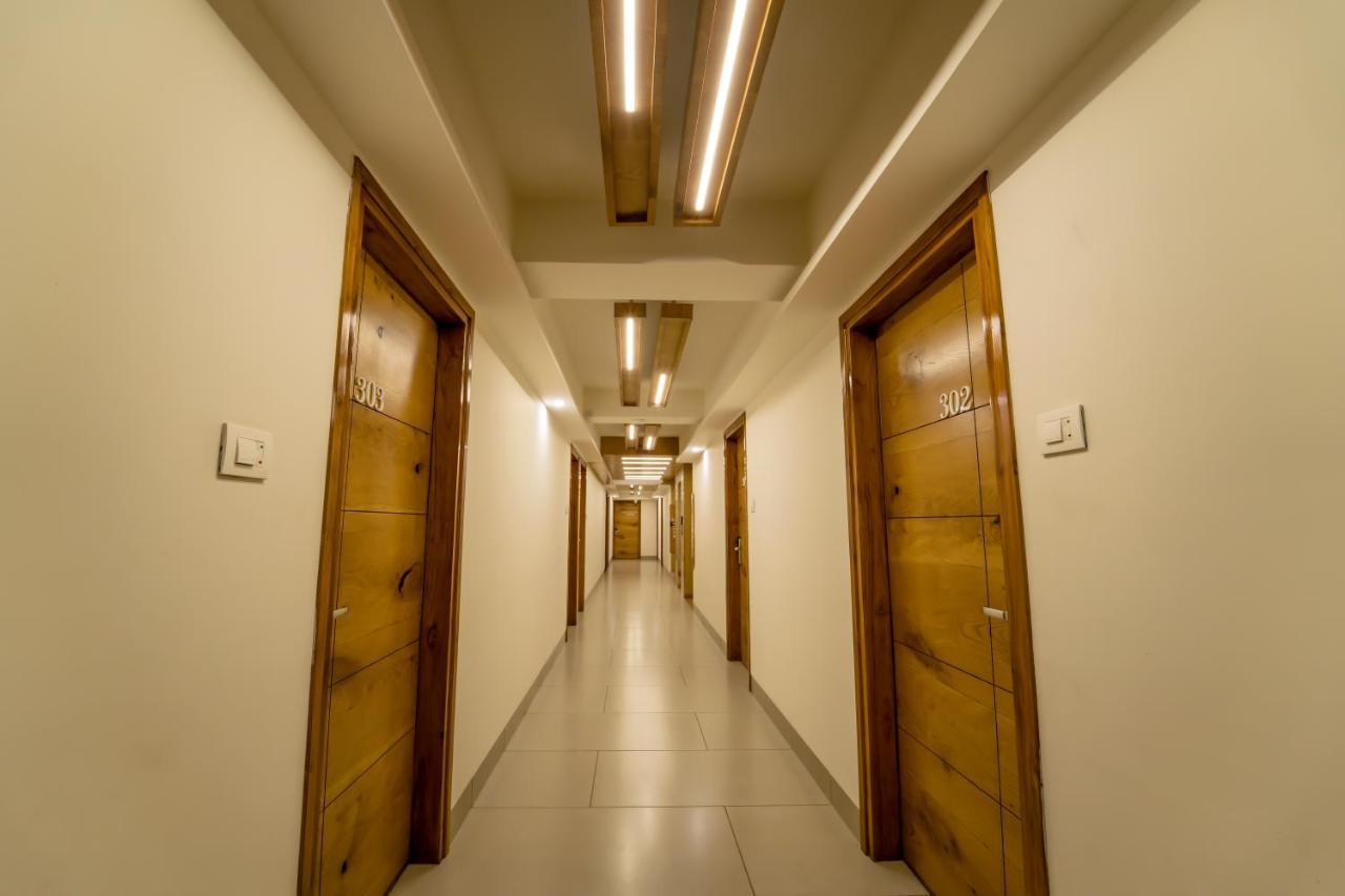 Hotel Pleasant Lake Αχμπανταμπάντ Εξωτερικό φωτογραφία
