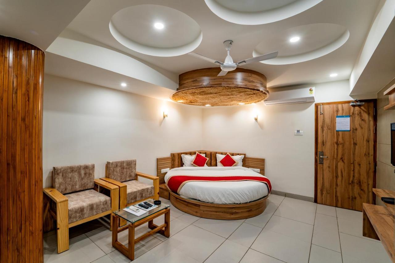 Hotel Pleasant Lake Αχμπανταμπάντ Εξωτερικό φωτογραφία