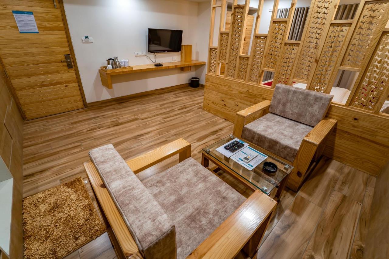 Hotel Pleasant Lake Αχμπανταμπάντ Εξωτερικό φωτογραφία