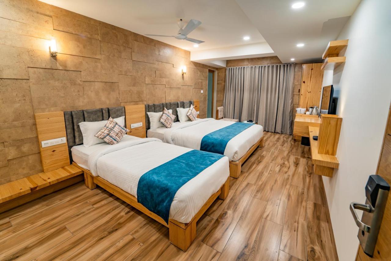 Hotel Pleasant Lake Αχμπανταμπάντ Εξωτερικό φωτογραφία