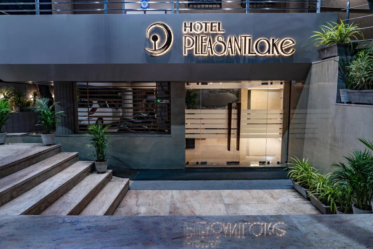 Hotel Pleasant Lake Αχμπανταμπάντ Εξωτερικό φωτογραφία