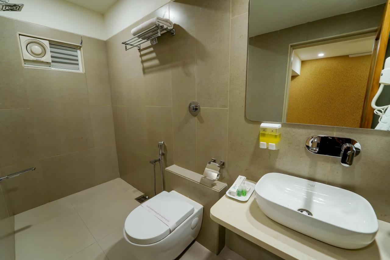 Hotel Pleasant Lake Αχμπανταμπάντ Εξωτερικό φωτογραφία